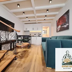 Bujtina Gjyshi Ilo Maison d'hôtes